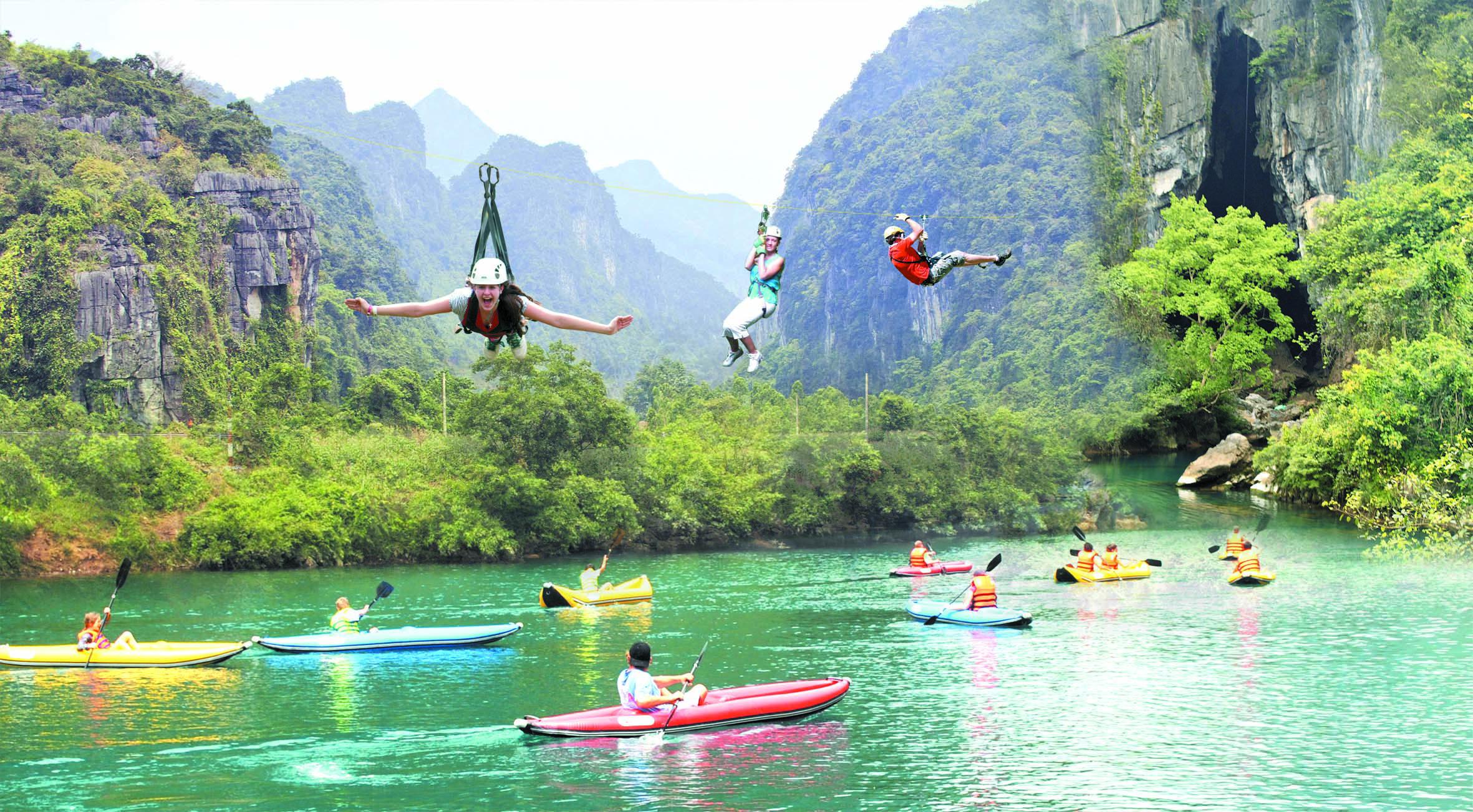 Có nhiều tour thú vị vừa mạo hiểm vừa nhẹ nhàng du khách có thể trải nghiệm ở vườn quốc gia Phong Nha - Kẻ Bàng. Ảnh: traveltimes