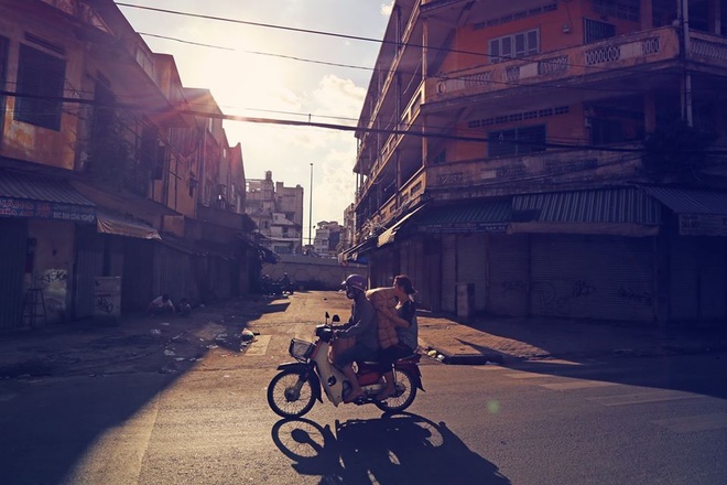 Với chiều dài 45 m, theo Trần Đặng Đăng Khoa, đường Đỗ Văn Sửu gần cầu Chà Và (quận 5) là một trong những con đường ngắn nhất Sài Gòn. Theo anh, Sài Gòn có những con đường rất ngắn, chỉ khoảng 30-40 m nhưng chưa có tên hoặc mới mở. Để có được kết quả này, chàng trai sinh năm 1987 (quê Gò Công, Tiền Giang) đã dành nửa năm tự tìm trên mạng, trên sách, tra cứu google maps, tính cự li, lộ trình, lên kế hoạch chụp ảnh...