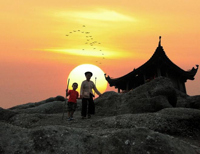 Hoàng hôn trên đỉnh Yên Tử