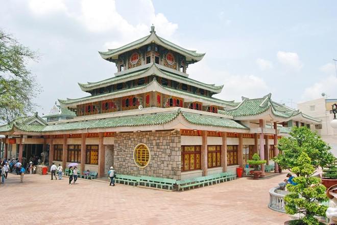 Miếu Bà Chúa Sứ ở núi Sam, Châu Đốc, An Giang
