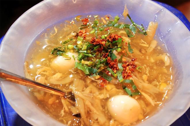 Súp cua vừa vặn cho bạn qua cơn đói.