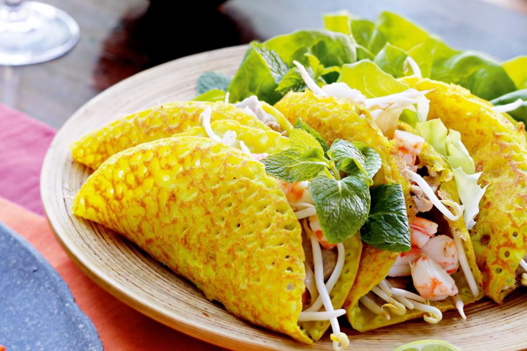 Du khách đến Hội An mà chưa nếm thử bánh xèo thì quả là một điều thiếu sót bởi đây là một nét ẩm thực đặc trưng của người dân phố Hội. Ảnh: vietnamtravelinformation.net