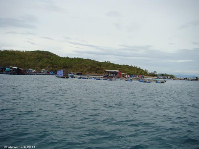 7. Hòn Một là hòn đảo nhỏ nhất trong vịnh Nha Trang. Đảo đẹp, thanh bình như một làng quê giữa biển. Ảnh: Stevenmark2011.