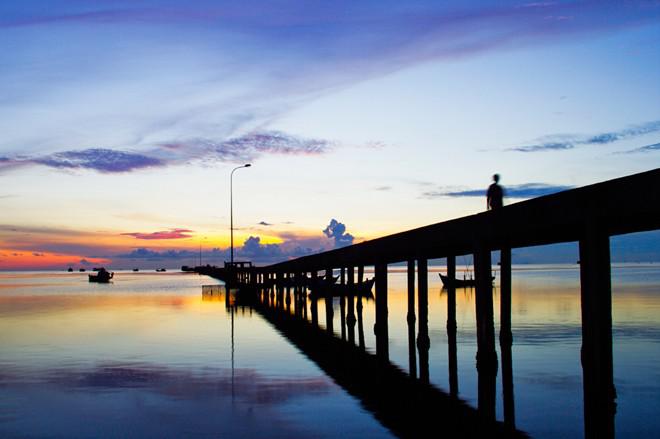 12. Làng chài cổ Hàm Ninh không chỉ hoang sơ và thơ mộng mà còn là điểm đến để bạn thưởng thức hải sản tươi ngon, giá rẻ. Làng chài cách thị trấn Dương Đông 20 km về phía đông bắc. Ảnh: Salindaresort.