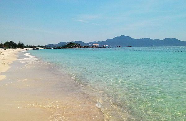 10.Bãi Bình Châu – Bình Lập: bãi tắm duy nhất ở Bình Lập có đầy đủ dịch vụ ăn uống nghỉ ngơi. Ảnh: dulichgo