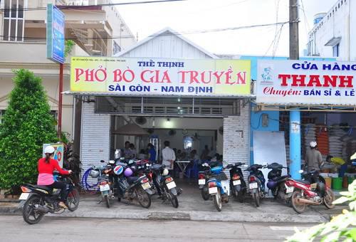 Quán phở bò Thế Thịnh. Ảnh: bayo