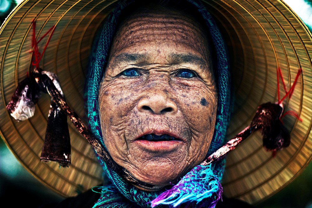 Chân dung về một phụ nữ ở Hội An, Quảng Nam. Ảnh: Iselin Shaw Of-Tordarroch/Picfair.