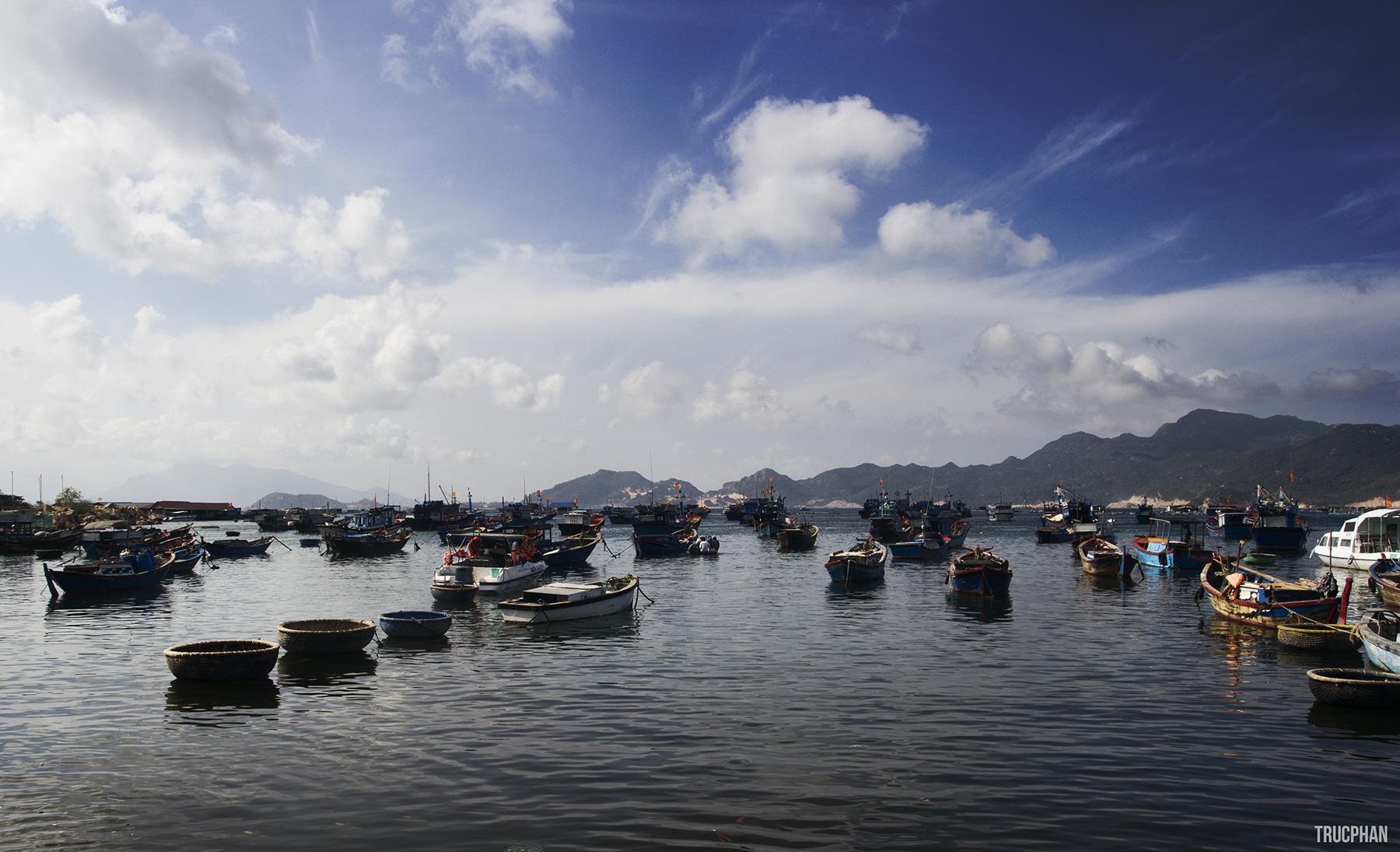 Dù là khu vực cảng, nhưng Bình Ba vẫn mang đến một khung cảnh bình yên lạ thường. Ảnh: Trucphan