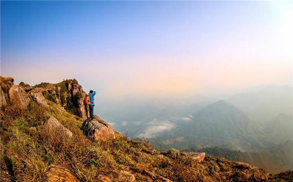 Khung cảnh hùng vĩ trên đỉnh Pha Luông.