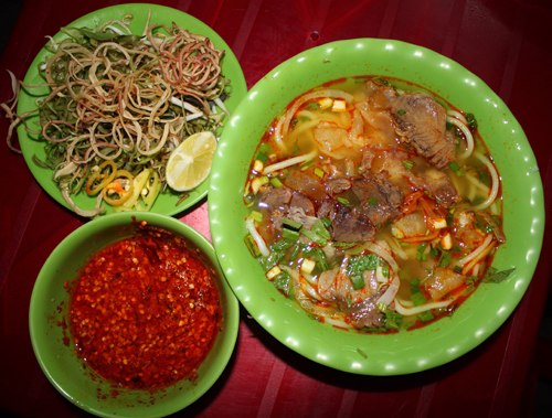 Một số địa chỉ bán bún ngon bạn có thể tìm thưởng thức là đường Đinh Tiên Hoàng, Nguyễn Thiện Thuật, Nguyễn Trãi, Lê Thánh Tôn, Phan Đăng Lưu...