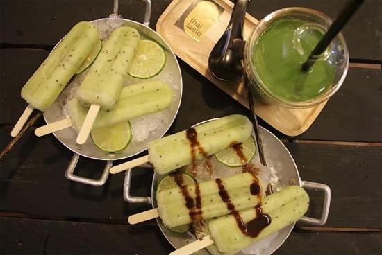 Kem kiwi được làm từ quả kiwi tươi, quả ngọt quả chua nên kem nhìn chung có kem chua kem ngọt, thích hợp cho các bạn ăn được chua.