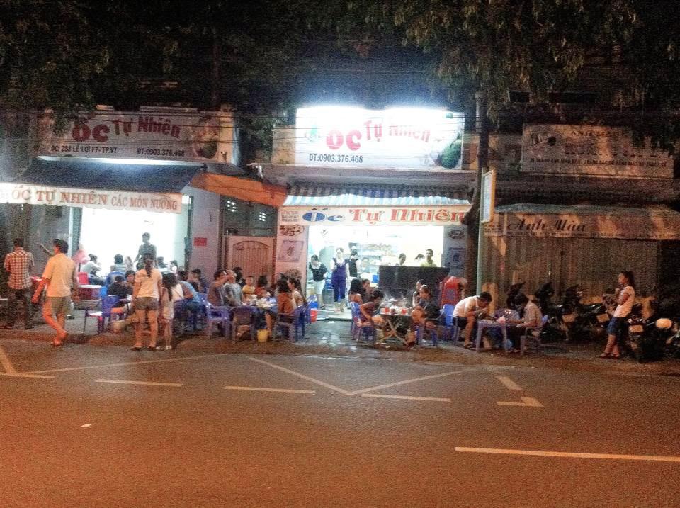 Quán ốc Tự Nhiên. Ảnh: quanngonre