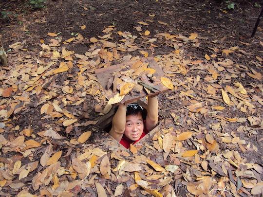 Khám phá địa đạo Củ Chi.