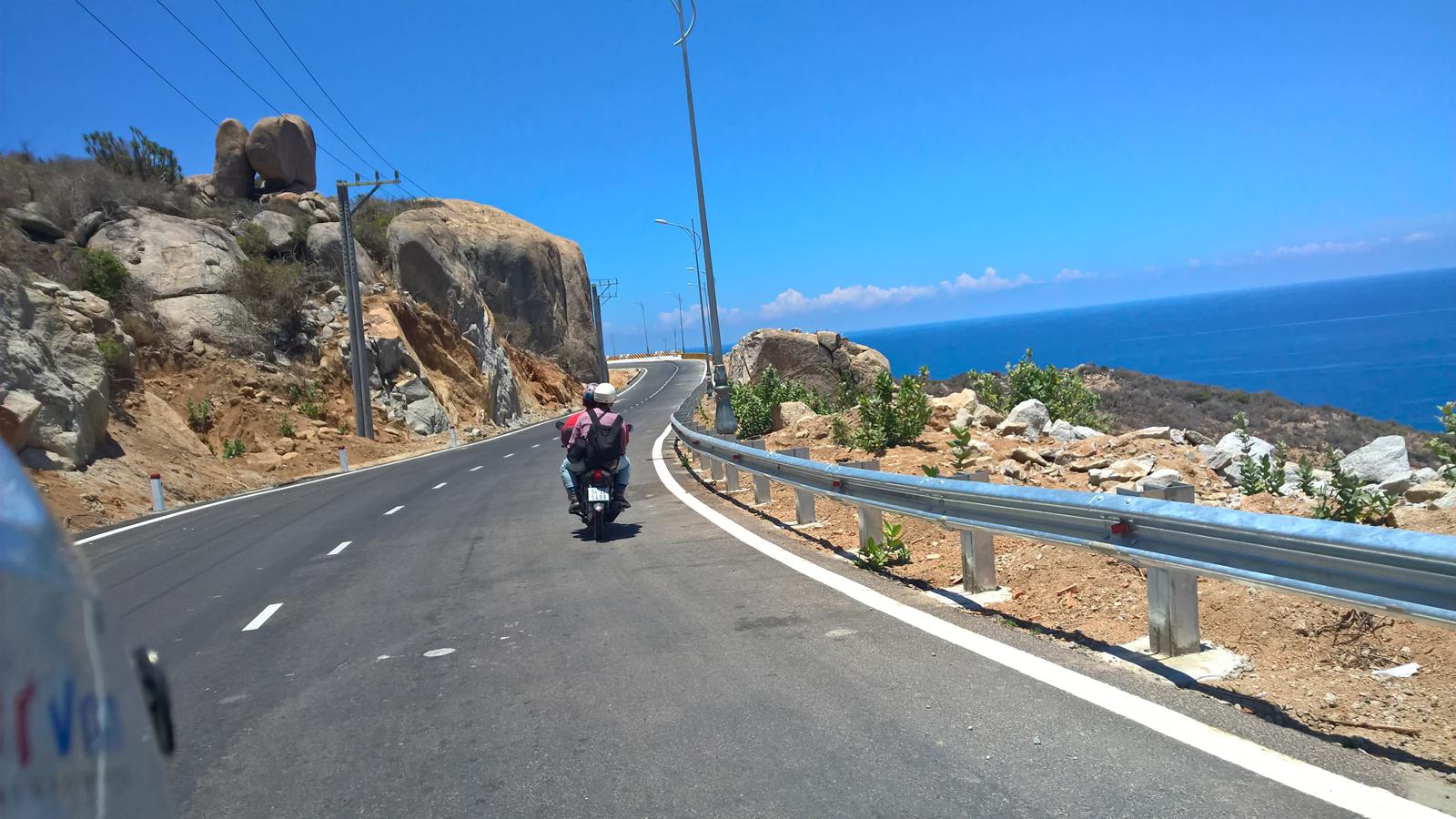 Cung đường từ mũi Dinh đến Cà Ná vẫn chưa xuất hiện trên Google Maps. Ảnh: Tiểu Duy