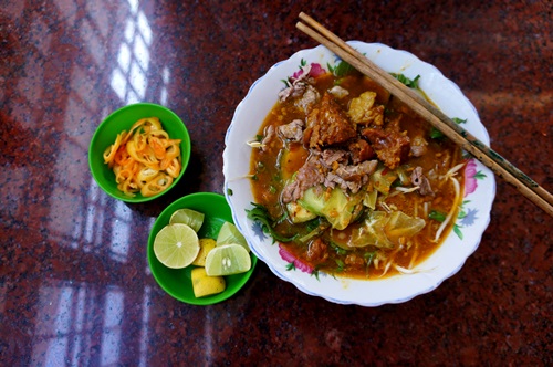 Một bát hủ tiếu ở đây có giá từ 12.000 đến 40.000 đồng.