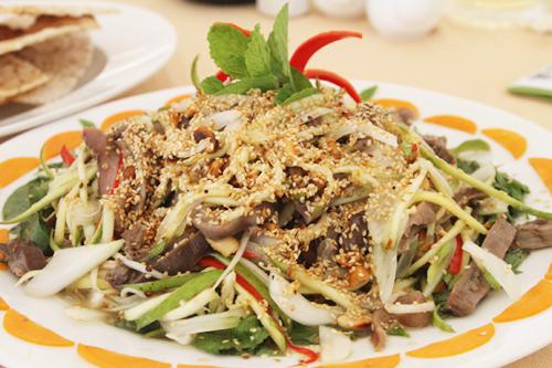 Bao tử cá ngừ hầm tiêu xanh đậm đà tại Phú Yên. Ảnh: Huấn Phan