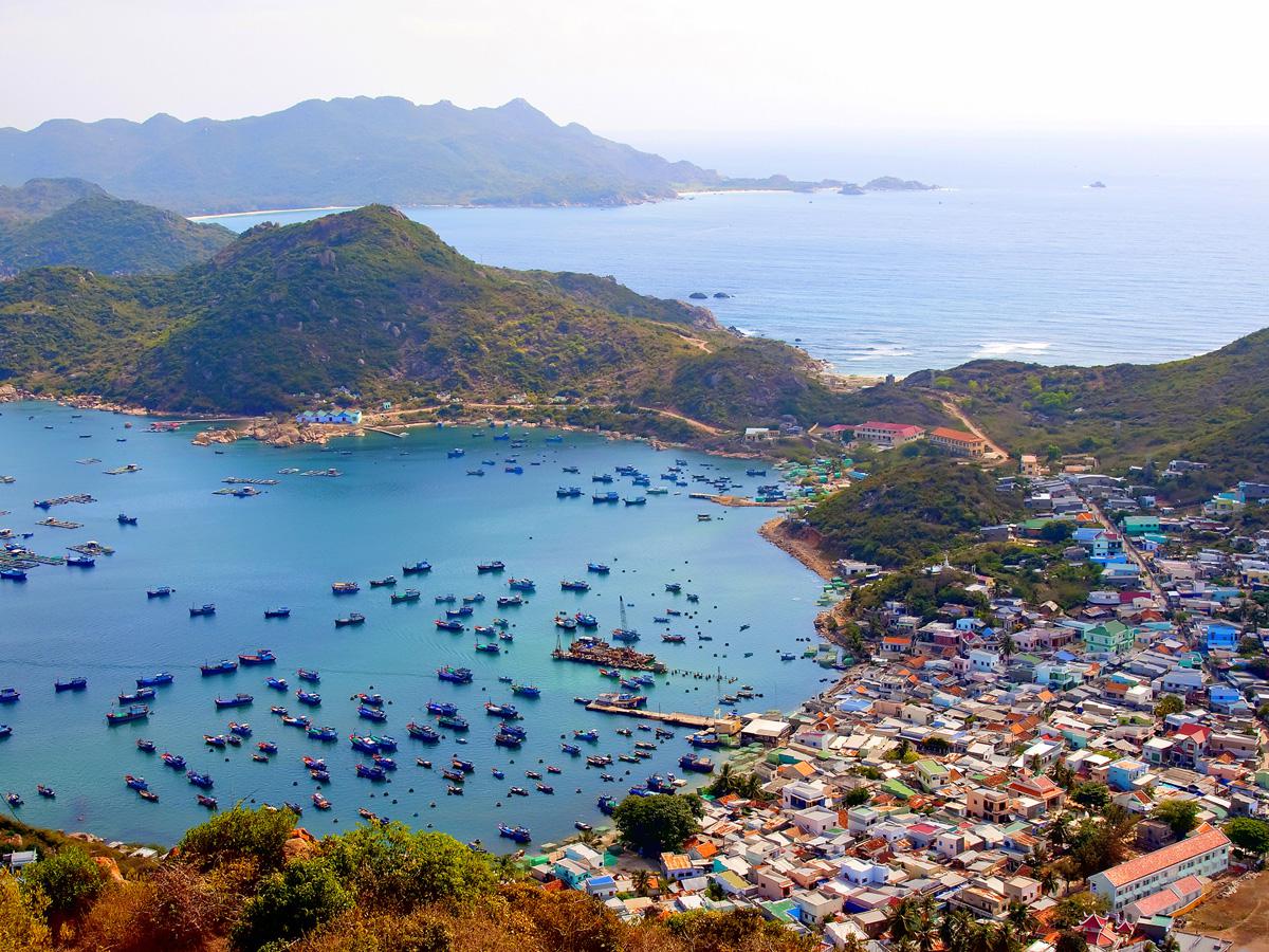 Vịnh Cam Ranh. Ảnh: namdutravel