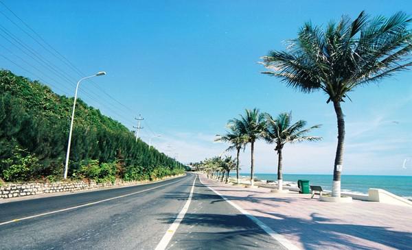 Những con đường ôm sát bờ biển đẹp vô cùng.