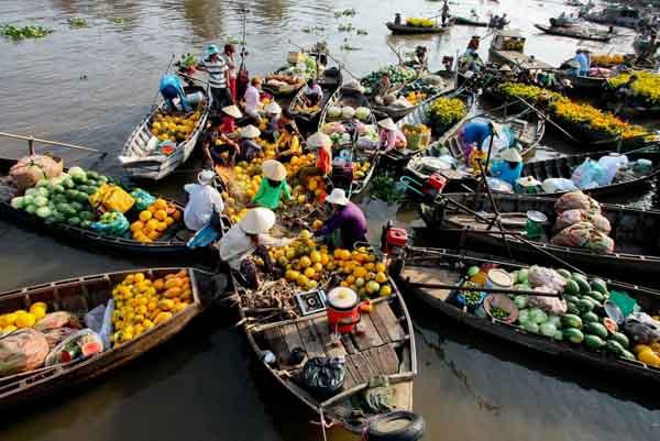 Những ngày Tết ở chợ nổi Cái Răng vô cùng nhộn nhịp và ngập tràn không khí xuân.