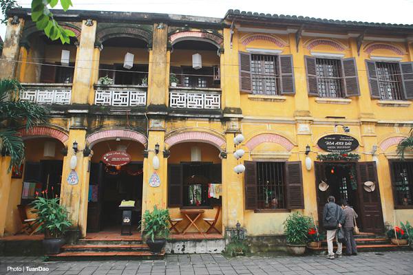 Những khách sạn, homestay, nhà hàng dịp này cũng trở lại nét mộc mạc, thanh bình.
