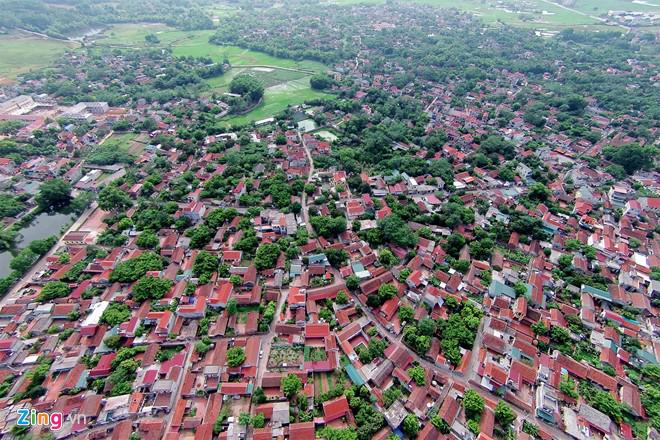 Làng cổ Đường Lâm (Sơn Tây, Hà Nội) có tổng cộng 956 ngôi nhà cổ, nằm ở các làng Đông Sàng, Mông Phụ và Cam Thịnh. Có nhiều ngôi nhà được xây dựng từ rất lâu đời, từ những năm 1649, 1703, 1850… đều được xây dựng bằng loại vật liệu truyền thống của xứ Đoài là: đá ong, tre, gỗ xoan, nứa, gạch đất nung, ngói, đất nện, trấu, mùn cưa,… Ảnh: Hoàng Hà.