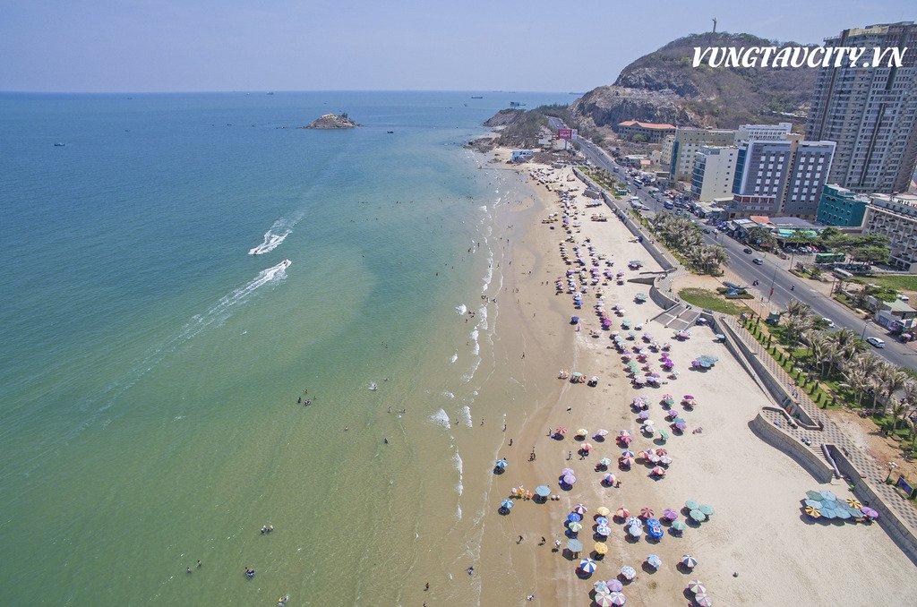 Đến Vũng Tàu những ngày này bạn sẽ bắt gặp một bờ biển rất đẹp không còn rác nữa. UBND thành phố đang quyết tâm xây dựng một thành phố du lịch biển Xanh – Sạch – Đẹp để thu hút du khách trong và ngoài nước. Ảnh:vungtaucity.vn