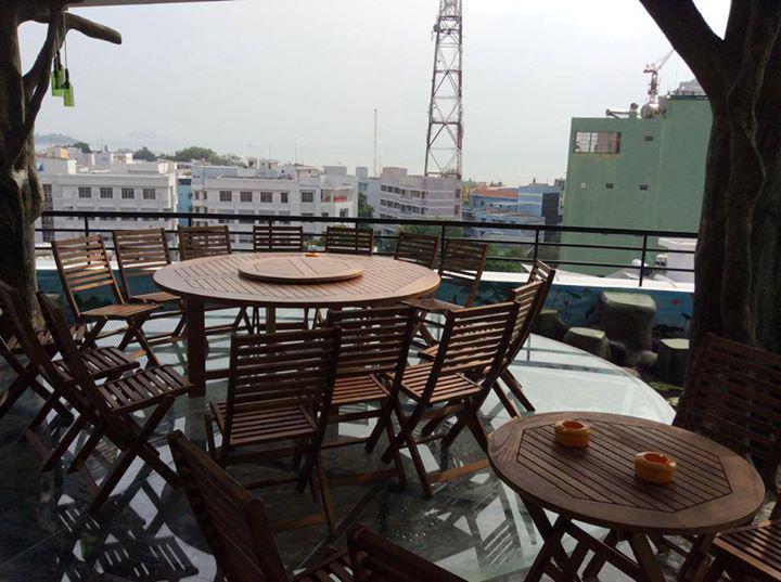 Khu vực sinh hoạt chung rộng rãi tại khách sạn