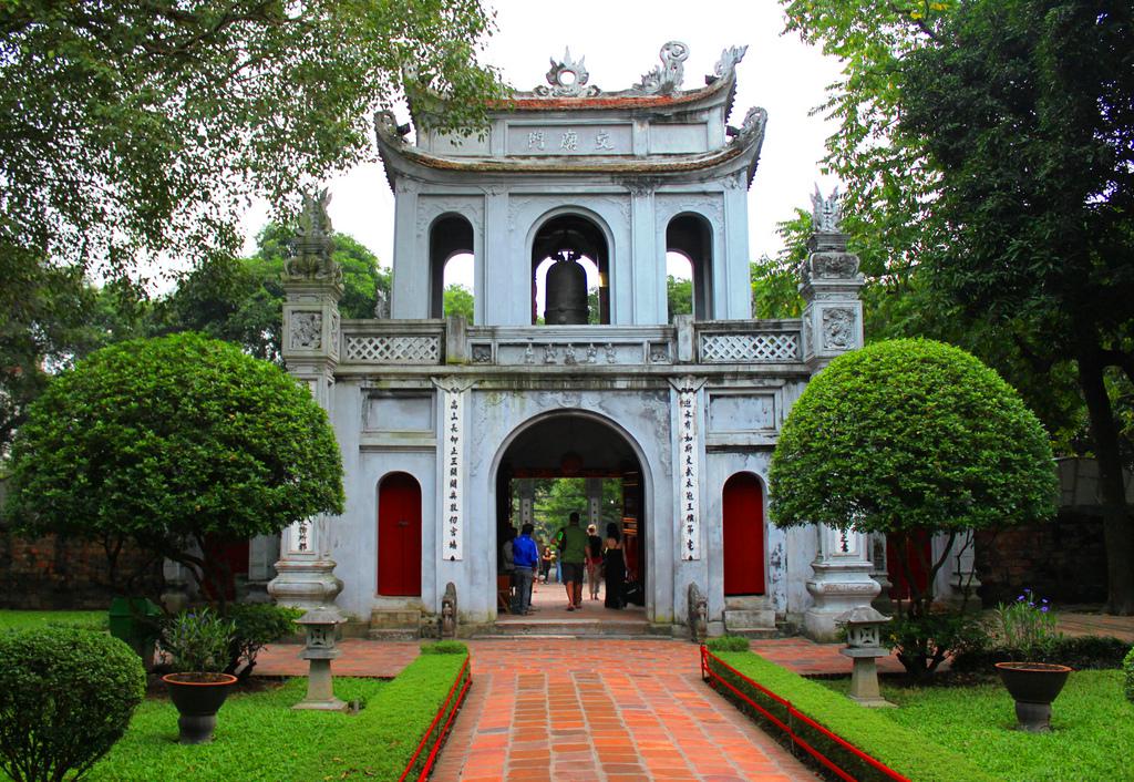 Văn Miếu được xây dựng vào năm 1070, và là trường đại học đầu tiên của Việt Nam. Ảnh: Lifehack