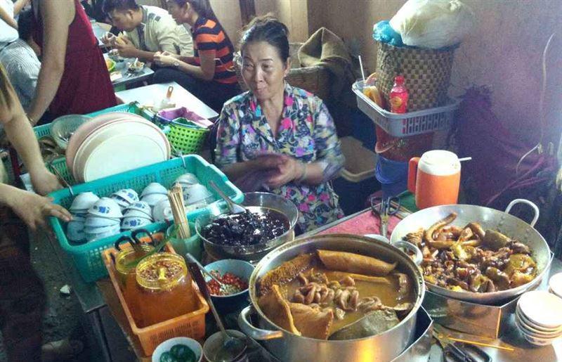 Quán phá lấu bò cô Thảo. Ảnh: Trần Hoàng Ân