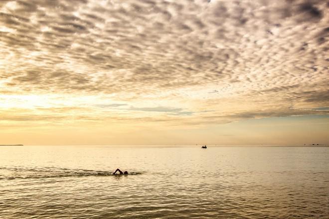2. Bãi biển Ninh Chữ thuộc thôn Bình Sơn, xã Văn Hải, TP Phan Rang, tỉnh Ninh Thuận. Biển Ninh Chữ xanh, nước trong, cát trắng. Ảnh: Vincedang.