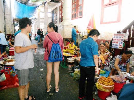 Một góc hẻm ăn uống 284 Lê Văn Sỹ. (Ảnh: Internet)