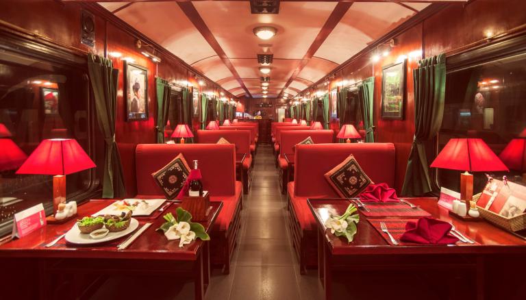 Nhà hàng trên tàu tiện nghi, có phục vụ các món ăn Việt Nam và phương Tây. Ảnh: victoriahotels.asia