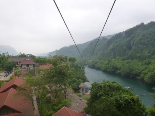 Dây zipline vắt ngang qua sông Chày. Ảnh: lonelyplanet