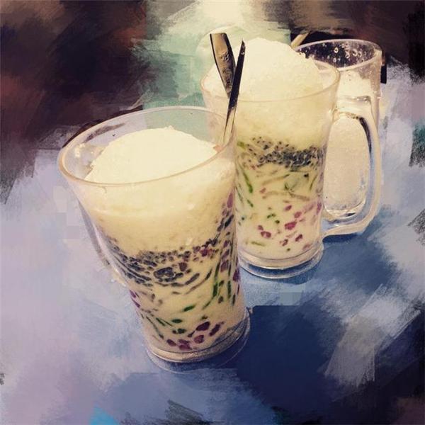 Một cốc chè tự chọn có giá từ 15.000 đồng. (Ảnh: Internet)