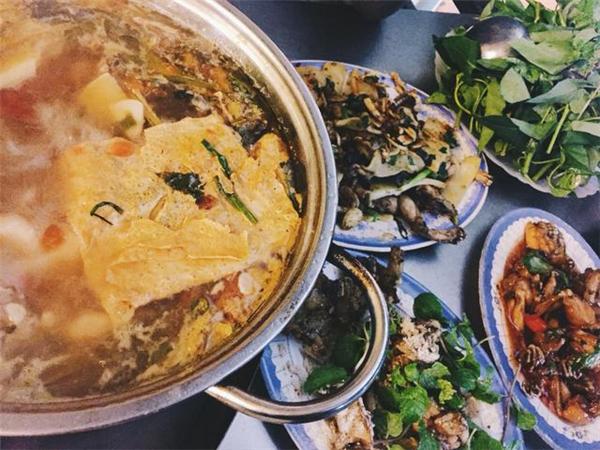 Một nồi lẩu ếch măng cay đầy quyến rũ đủ cho 4-6 người ăn chỉ có giá khoảng 350.000 đồng. (Ảnh: Internet)