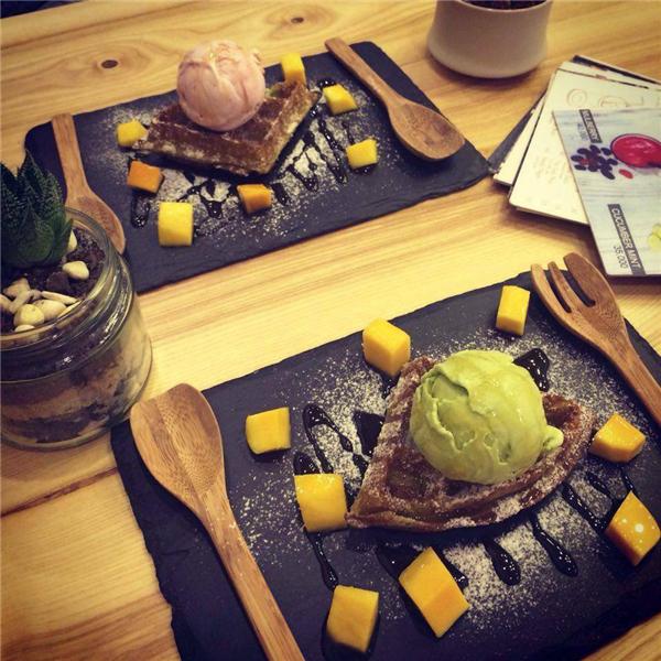 Bánh waffle không chỉ chất lượng mà còn cực kì hút mắt, đúng “tiền nào của nấy” nhé.(Ảnh: Internet)