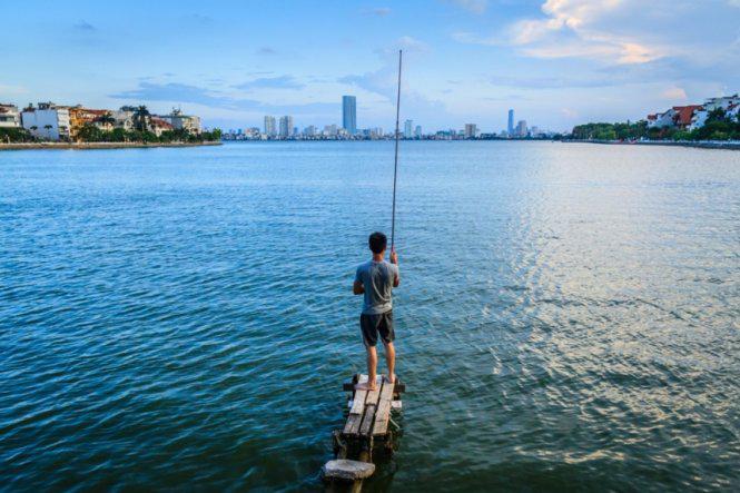 Du lịch Hà Nội - Thú vui câu cá Hồ Tây.