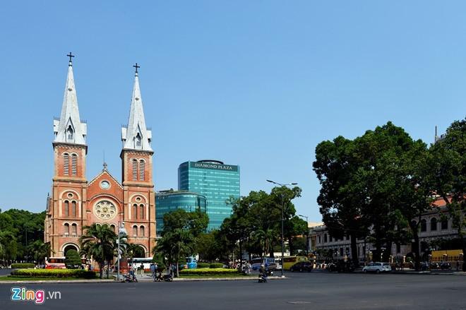 8. Nhà thờ Đức Bà (quận 1) là một công trình nhà thờ Công giáo nói riêng và tôn giáo nói chung rất đặc sắc, có quy mô thuộc loại lớn nhất ở Việt Nam. Đây là điểm tham quan, chụp hình lý tưởng của du khách khi đến Sài Gòn. Ảnh: Mạnh Thắng.
