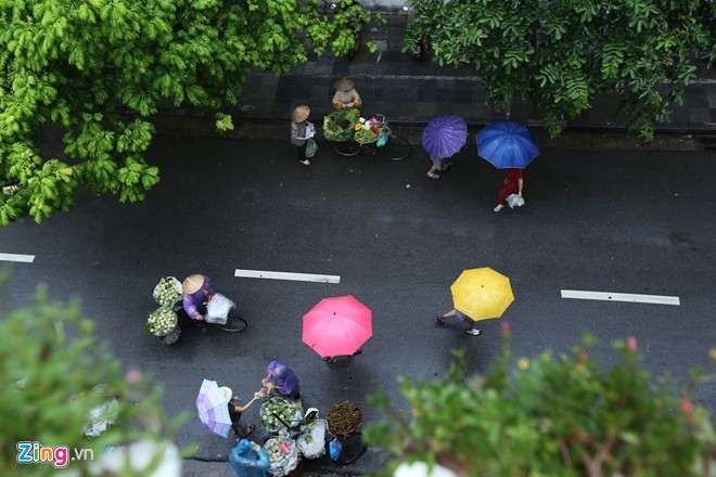 Hà Nội mùa thu luôn đẹp, lãng mạn và man mác, khiến cuộc sống như chậm lại. Đến thủ đô dịp này, bạn sẽ được dạo bước trên những con đường nhuộm lá vàng, không khí dịu mát và thưởng thức hương cốm ngọt ngào. Dịp trung thu năm nay, bảo tàng Dân tộc học (đường Nguyễn Văn Huyên, quận Cầu Giấy) tổ chức chương trình khám phá tết Trung thu miền Tây Ảnh: Vũ Minh Quân.