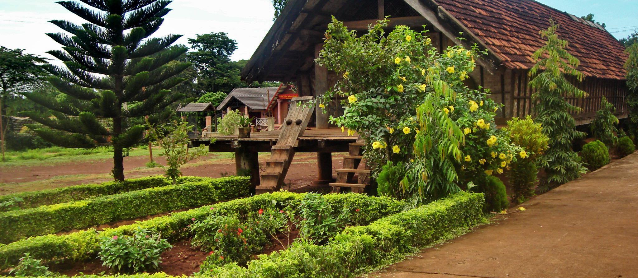 Kiến trúc nhà dài trong buôn Ako Dhong. Ảnh: dhungcafe