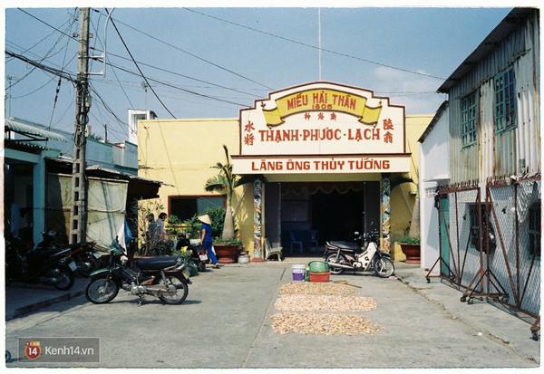 Chạy hết con đường Duyên Hải, ở cuối đường sẽ là Lăng ông Thủy Tướng. Ảnh: Kenh14