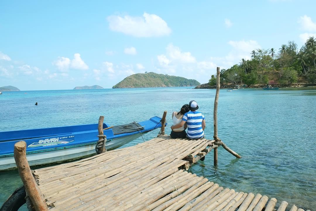 Thoải mái khám phá hòn đảo theo cách riêng của mình: Ở Nam Du, du lịch mới chỉ bắt đầu nhen nhóm, vậy nên bạn sẽ chẳng tìm được một dịch vụ sang chảnh, hoành tráng được trang bị từ A tới Z. Nhưng vậy lại hay, bởi bạn sẽ được những người dân bản địa đưa đi thăm thú, nhìn ngắm những vẻ đẹp, những lát cắt cuộc sống mà không một tour du lịch nào có thể mang lại được. Ảnh: buubuu212/instagram