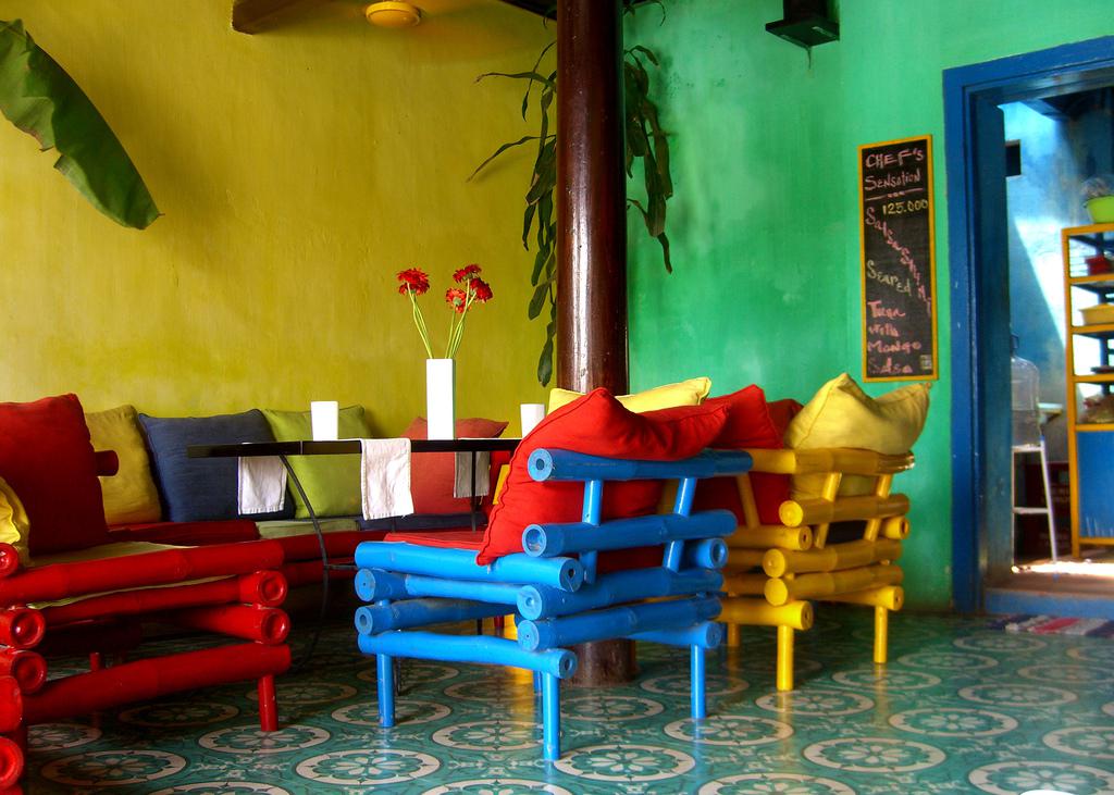 Mango Rooms mang lại cho khách hàng cảm giác như một bức tranh nhiều màu bị tô dở nhưng lại cực hài hòa và vui mắt. Ảnh: Brady