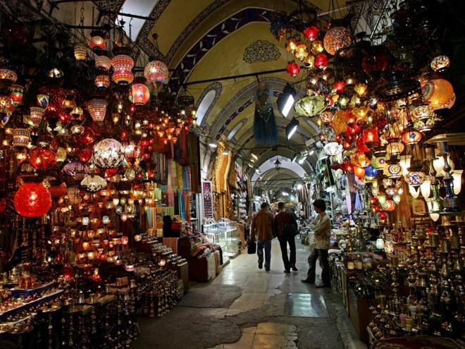 Lạc lối trong chợ Grand Bazaar của Istanbul, Thổ Nhĩ Kỳ.