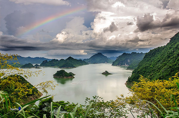 Ba Khan đẹp như tranh họa đồ. Ảnh: hachi8.