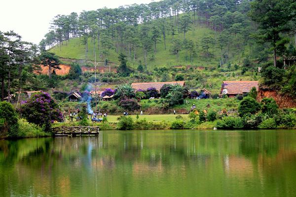 Làng Cù Lần đẹp tựa như một bức tranh sơn thủy hữu tình.