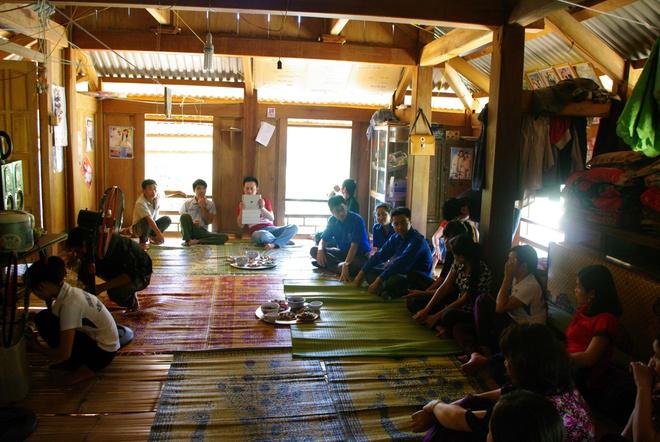 Một điều đặc biệt nữa khi đến với bản Bàng, du khách sẽ có cơ hội được thưởng thức cơm lam làm từ những thân cây tre, cây luồng có kích thước gấp mấy lần những ống cơm lam nhỏ quen thuộc ở vùng Tây Bắc.
