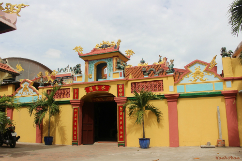Khu vực giữa dinh lưu giữ hơn 100 bộ xương cá voi, gần một nửa trong số đó có niên đại từ 100 đến 150 năm.