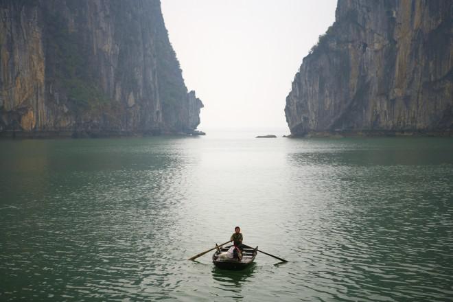 Hạ Long là điểm đến nổi tiếng của Việt Nam. Ảnh: Roughguides.