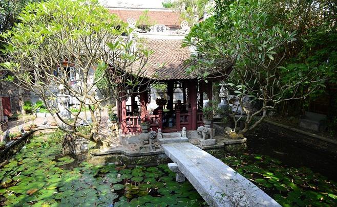 Lầu Mạc Hương đậm nét kiến trúc thời Nguyễn nằm bên cạnh Nhà Mạc Hương (nơi ở riêng tư của gia chủ).
